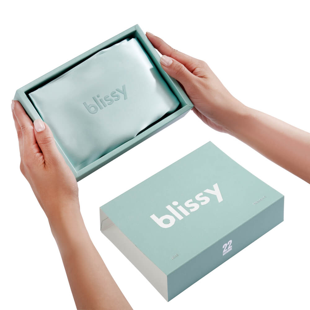Blissy Standard Mint Pillowcase Lifestyle – Mulberry Silk