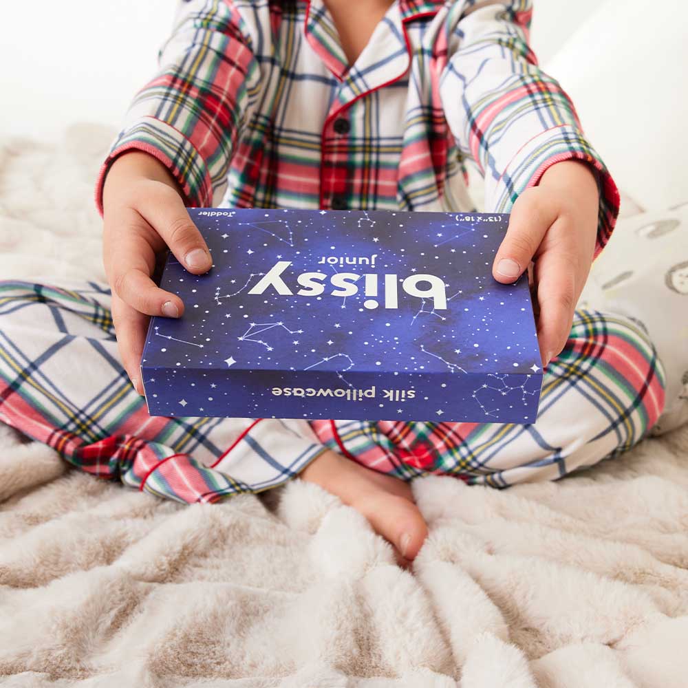 Blissy Queen Night Sky Pillowcase Lifestyle – Mulberry Silk
