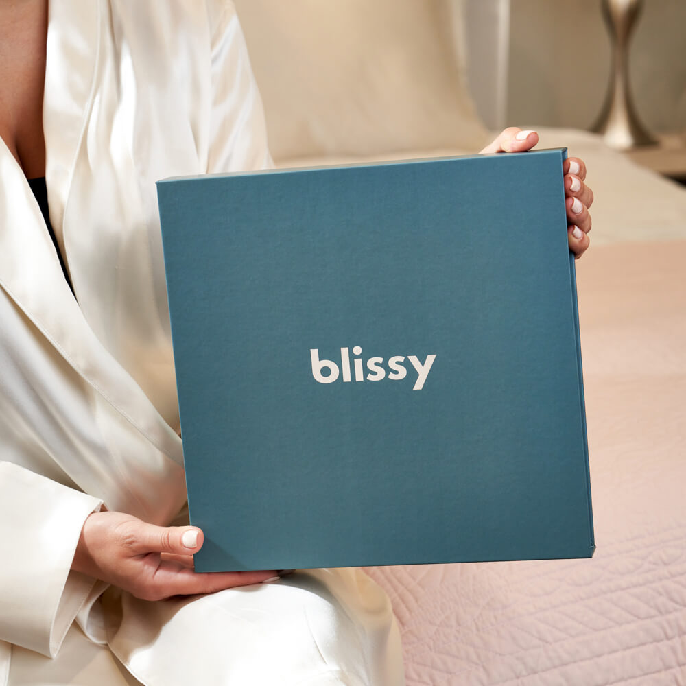 Blissy Ash Blue Silk Blissy Dream Set Detail – Queen