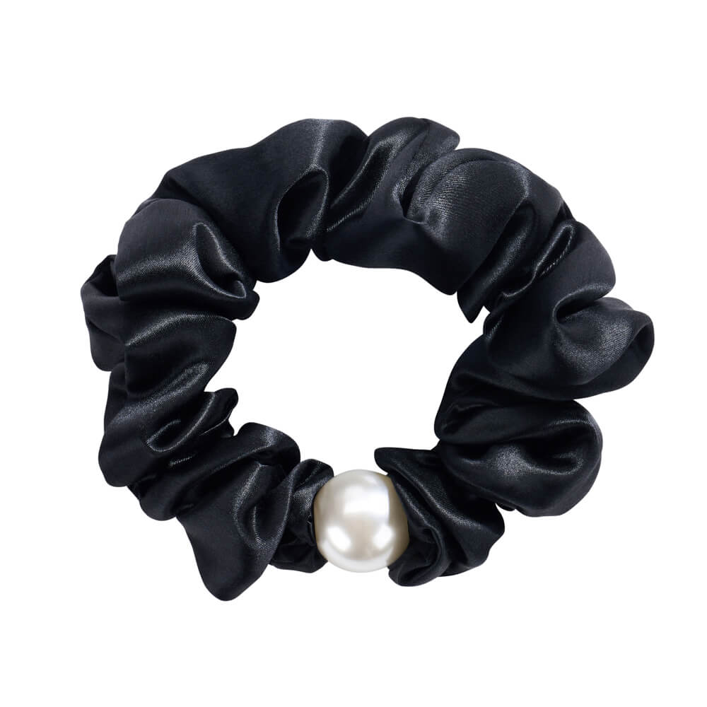 Black Blissy Pearl Scrunchies Close-Up – Blissy 22 Momme Silk