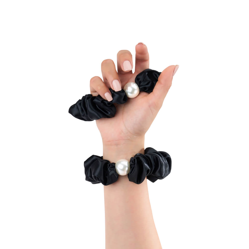 Blissy Black Blissy Pearl Scrunchies Lifestyle – Mulberry Silk