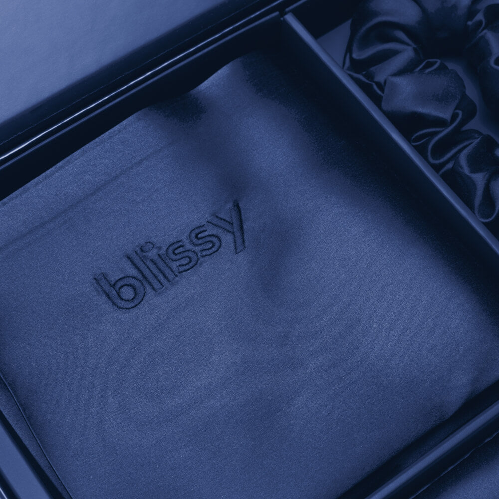 Blissy Blue Silk Blissy Dream Set Detail – Standard
