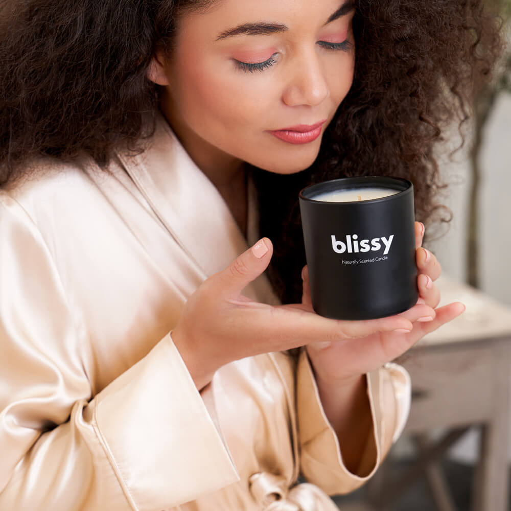 Lavender & Eucalyptus Blissy Candle Close-Up – Blissy 22 Momme Silk