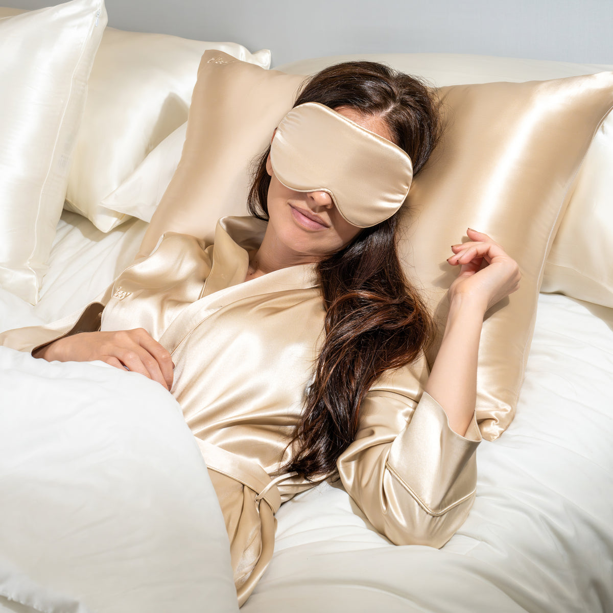 Champagne Sleep Mask Close-Up – Blissy 22 Momme Silk