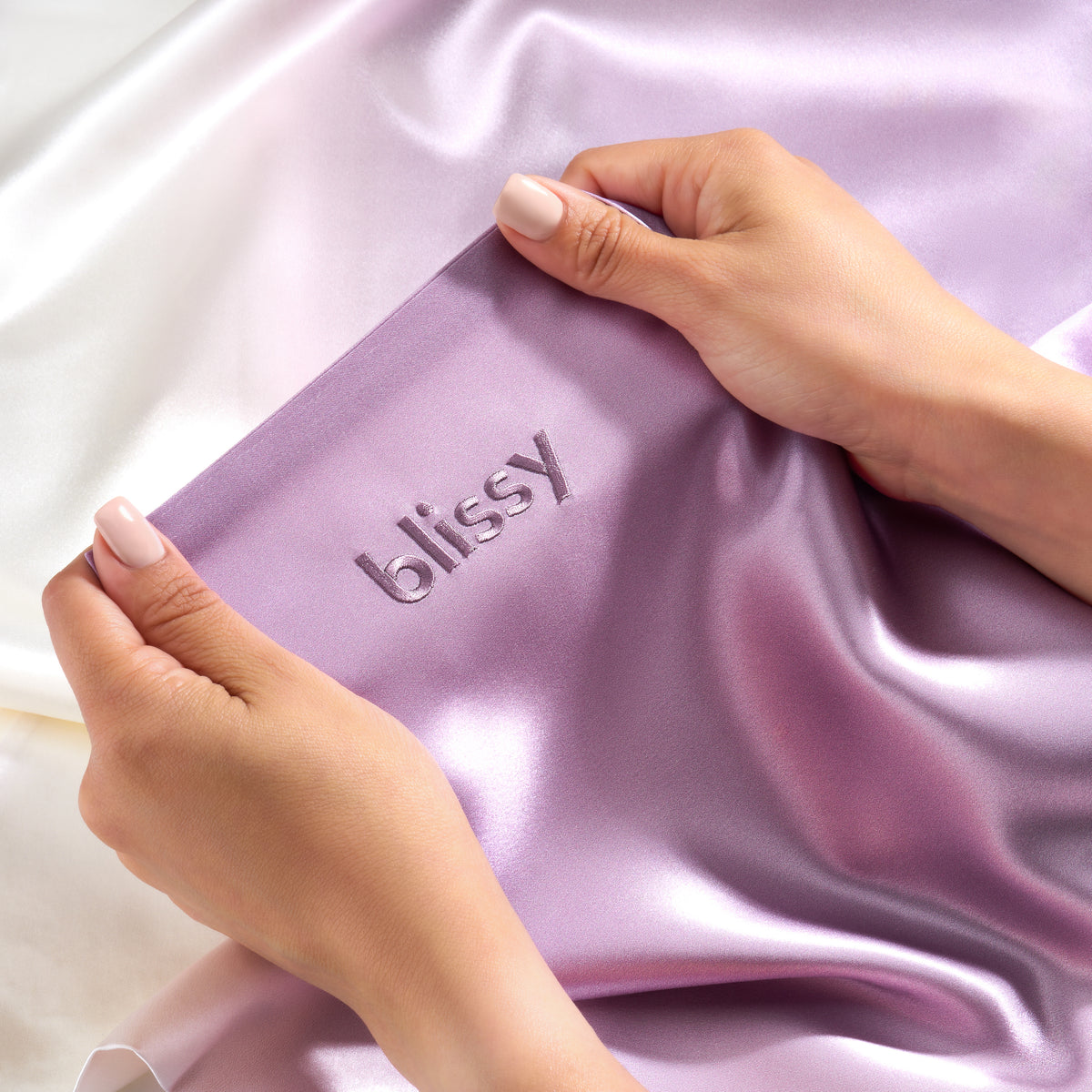 Blissy Queen Lavender Ombre Pillowcase Lifestyle – Mulberry Silk