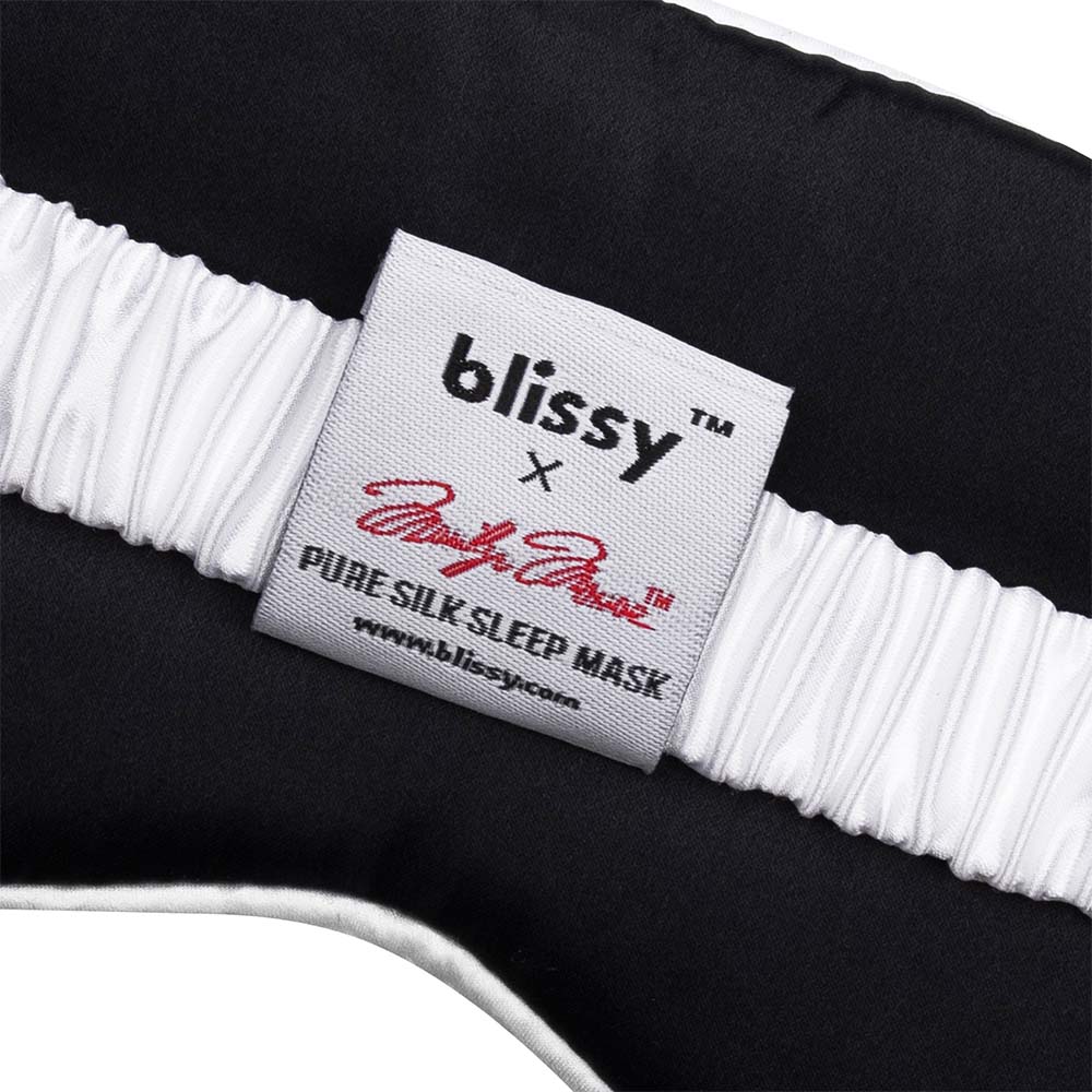 Blissy Marilyn Monroe™ Blissy Classic Robe Set Lifestyle – Mulberry Silk