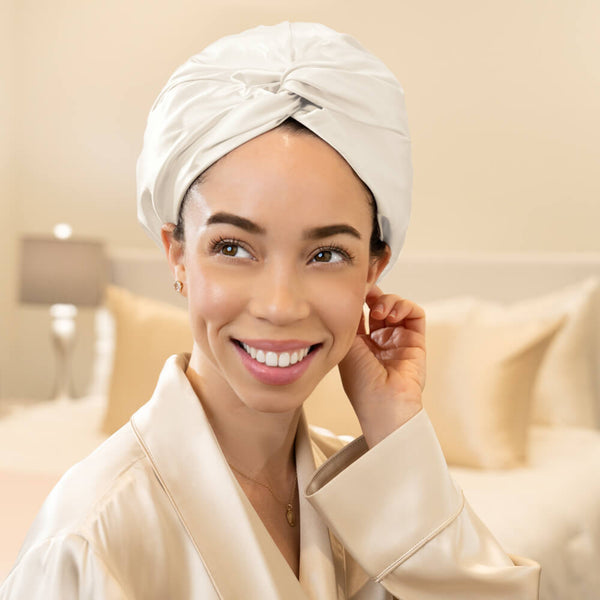 Blissy Large White Blissy Bonnet Lifestyle – Mulberry Silk
