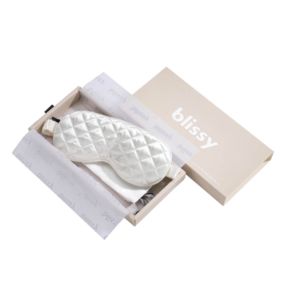 Blissy White Sleep Mask Lifestyle – Mulberry Silk