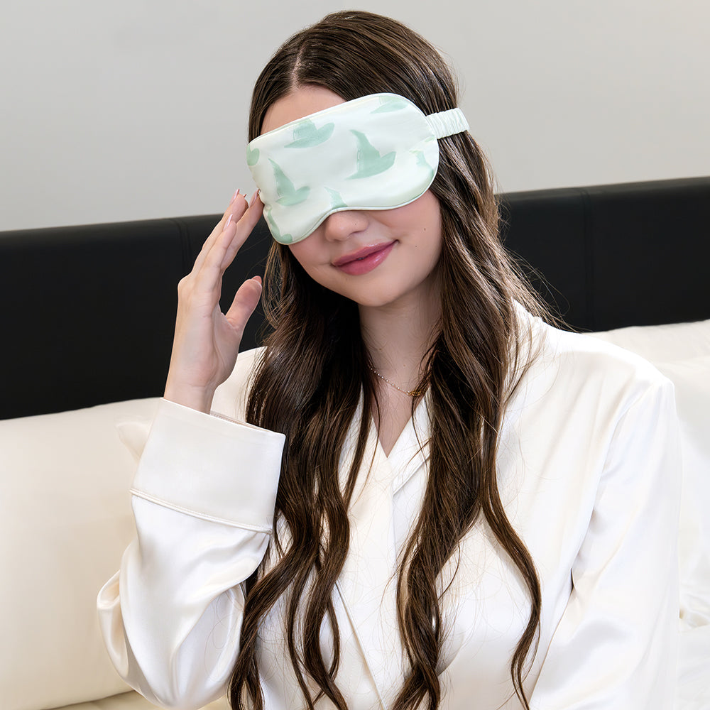 Blissy Wicked Sleep Mask Lifestyle – Mulberry Silk