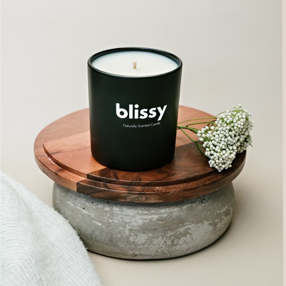 Blissy Lavender & Eucalyptus Blissy Candle Lifestyle – Mulberry Silk