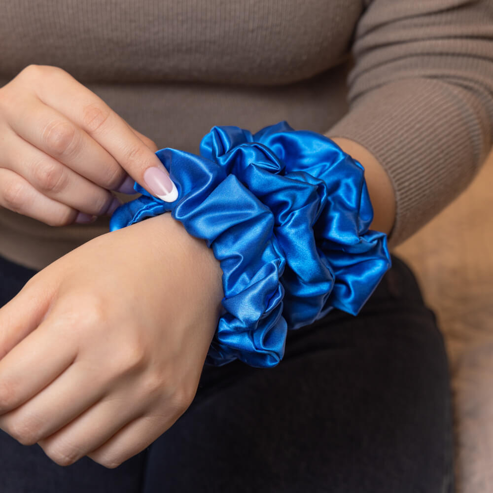 Blissy Azure Blissy Scrunchies Lifestyle – Mulberry Silk