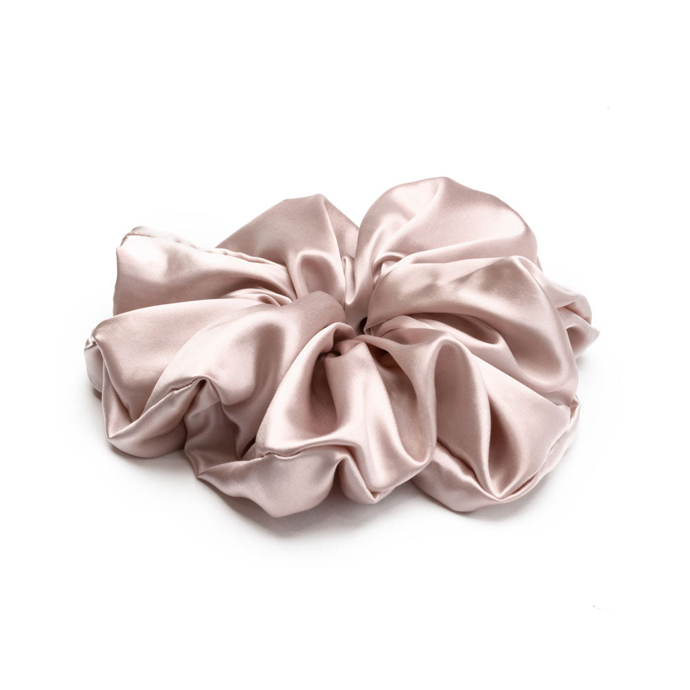 Blissy Pink Blissy Oversized Scrunchie Lifestyle – Mulberry Silk